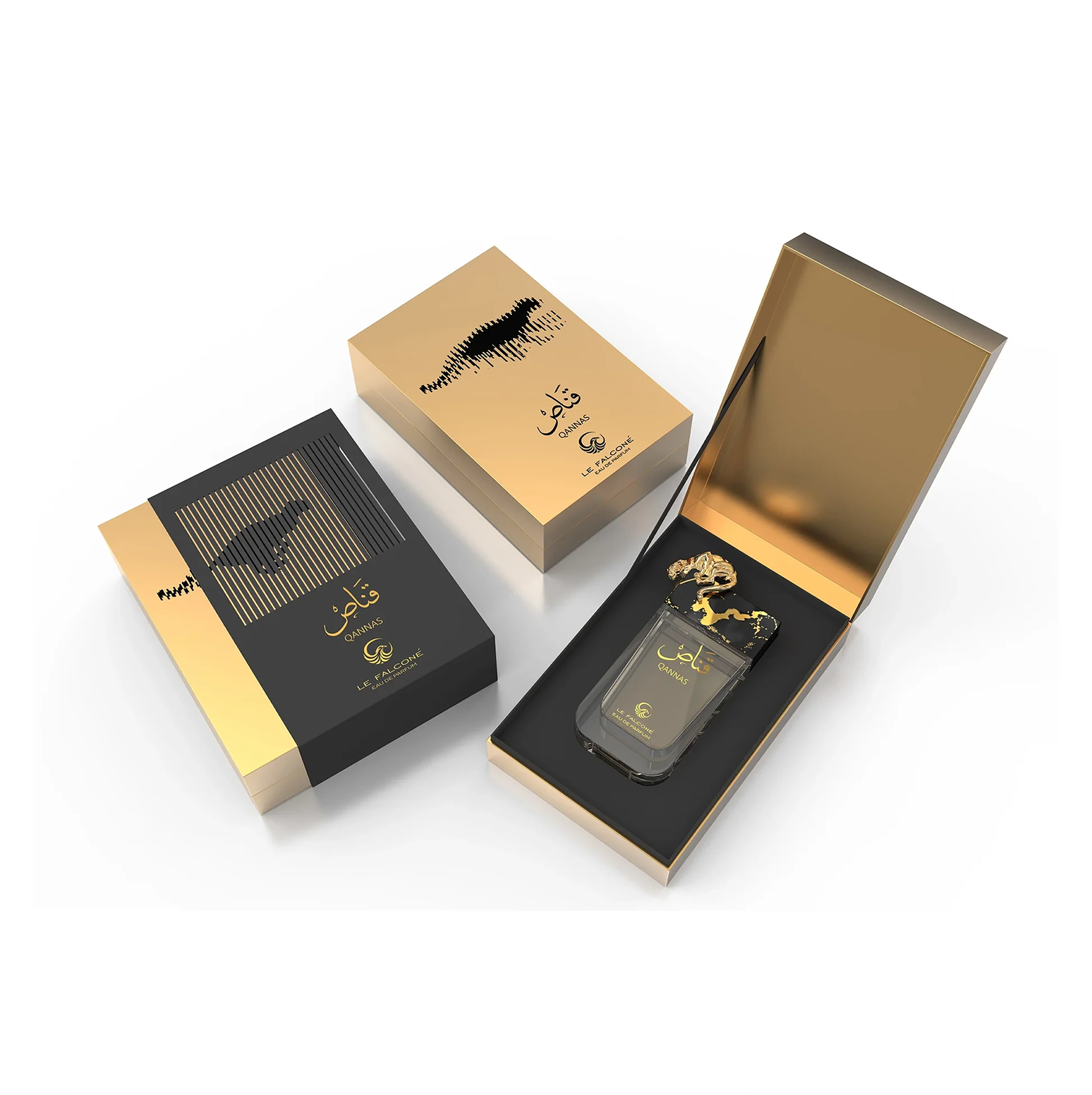 Una presentazione di pregio dell'Eau de Parfum Le Falconé Qannas, con il flacone da 90 ml esposto insieme alle eleganti confezioni regalo nere e oro, che mettono in risalto il design lussuoso e l'emblema della pantera dorata.